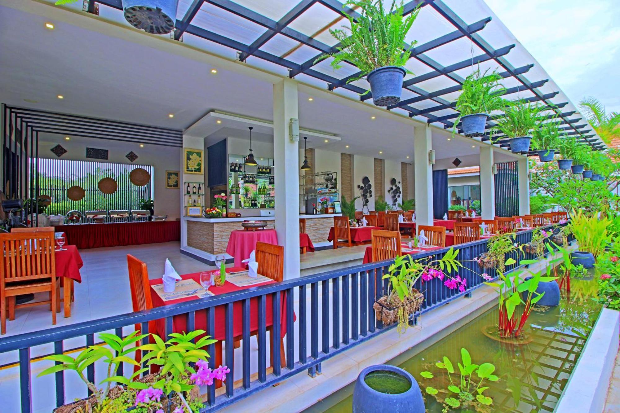 New Riverside Hotel Siem Reap Exterior photo