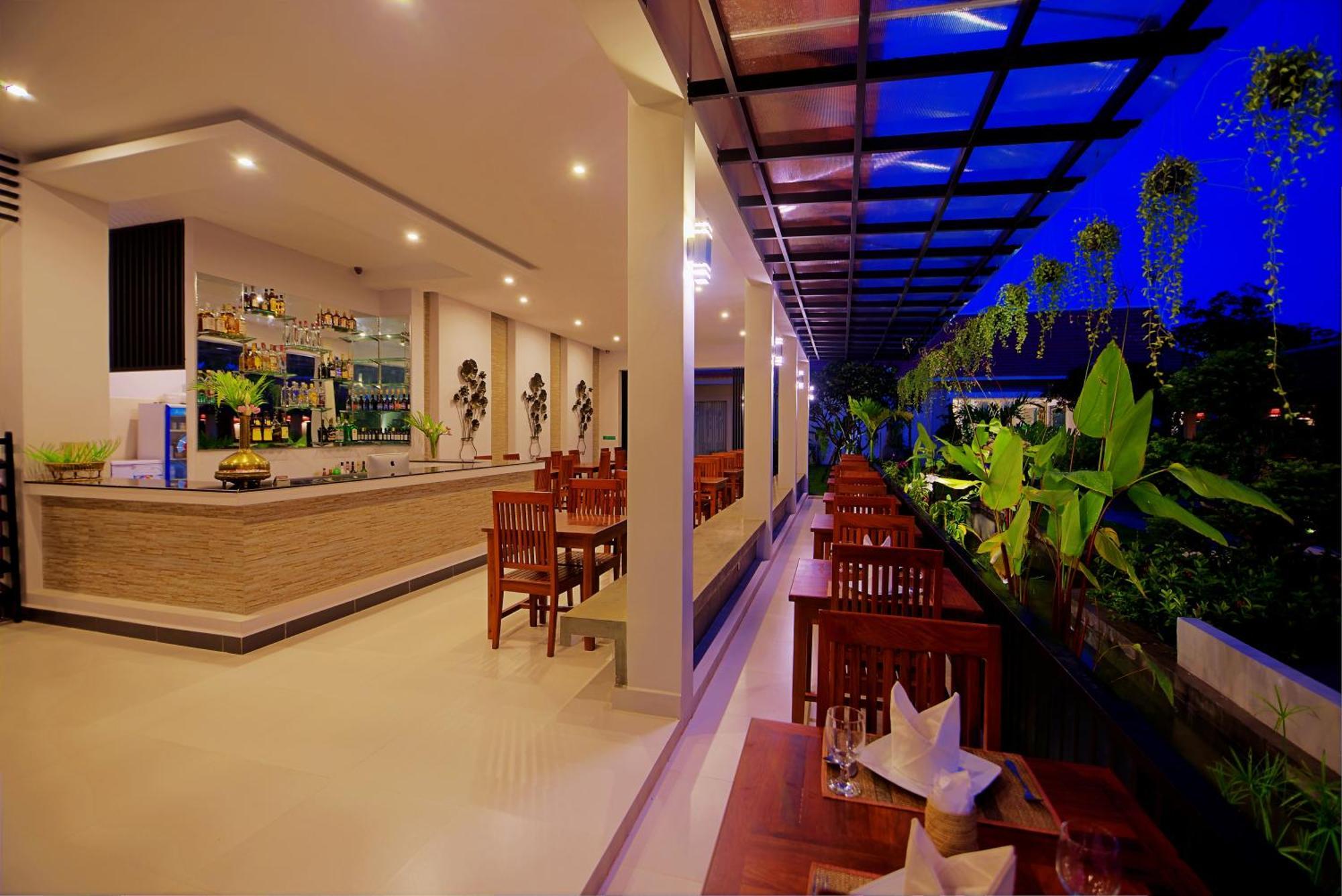 New Riverside Hotel Siem Reap Exterior photo